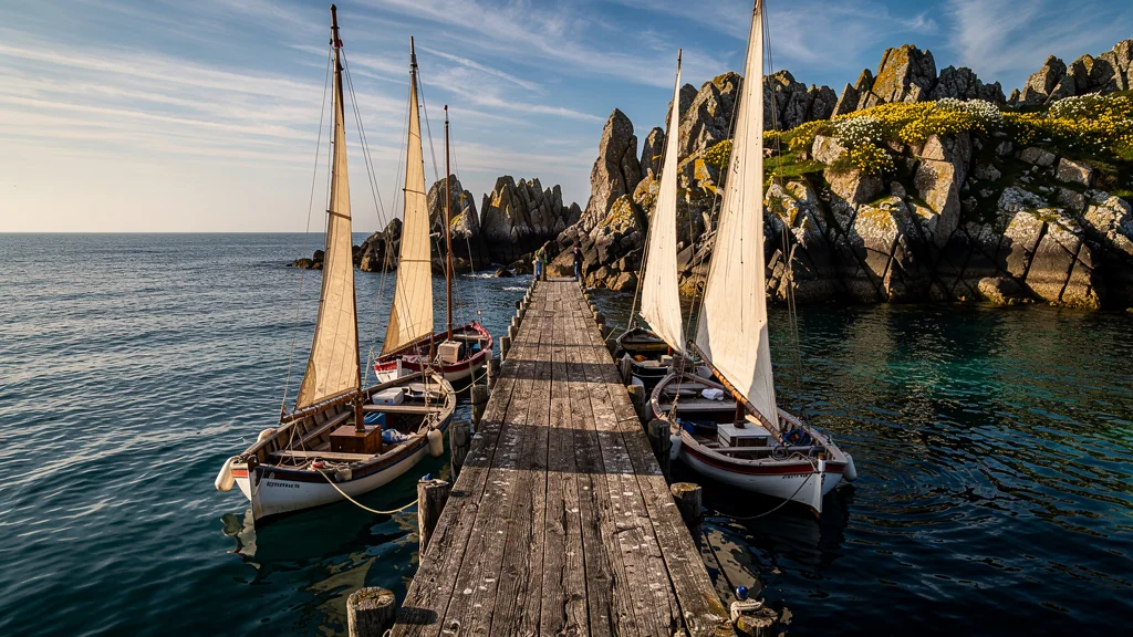 Côte de Penmarch avec voiliers traditionnels, ambiance marine et artisanat de la voilerie Penmarch